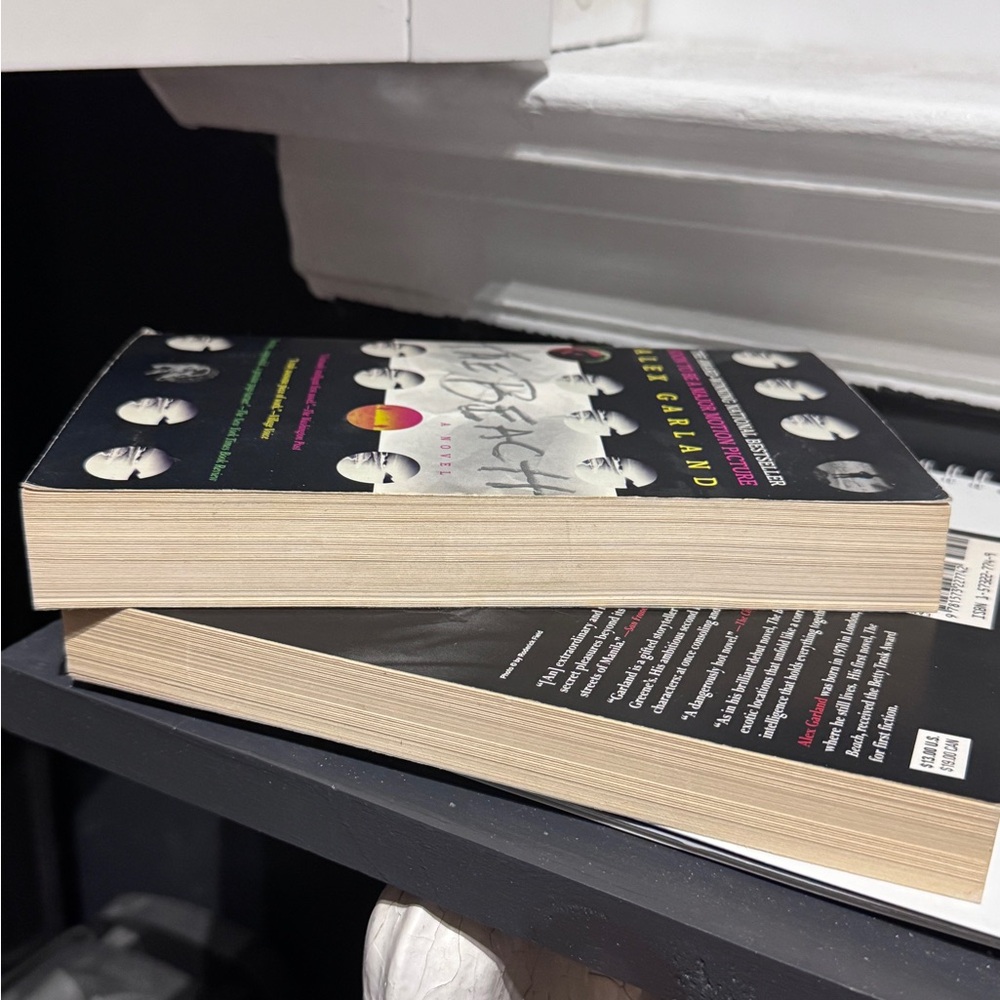 ππ΄ Best Selling Alex Garland Book Bundle β The Beach & The Tesseract π΄π - Picture 7 of 16